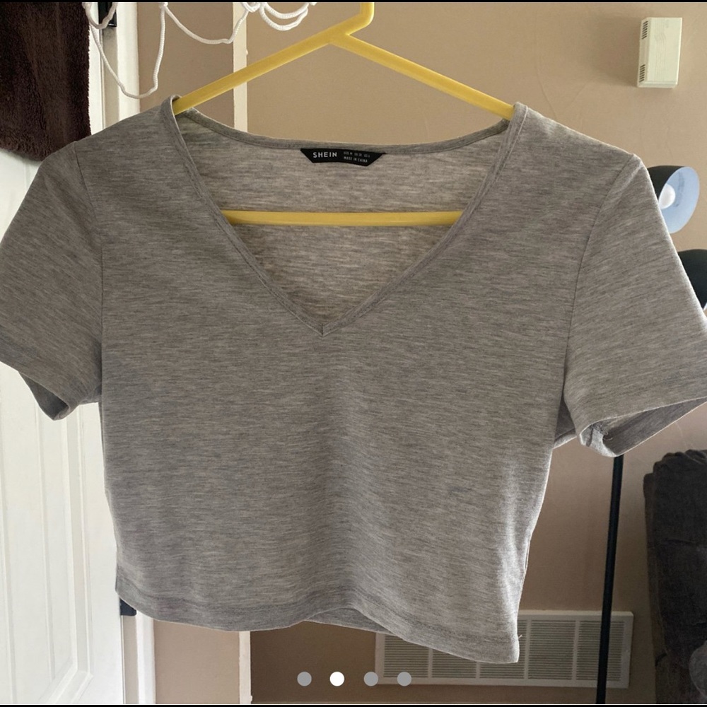 Basic Light Gray Cropped V-neck Tee